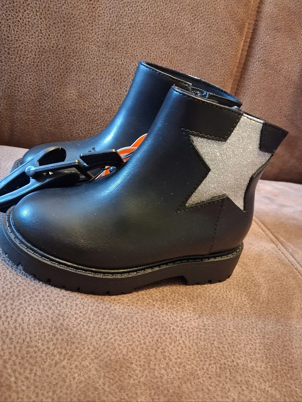 Wonder Nation Kids' Black Chelsea Combat Boots with Silver Glitter Star Size 8